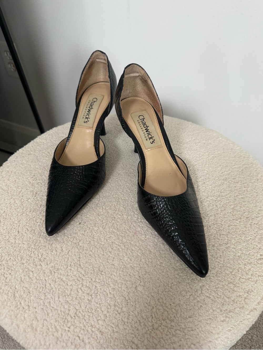Chadwicks Black Croc-Embossed Pointed Pumps